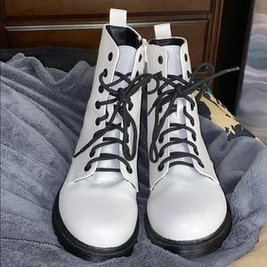 Girls White boots